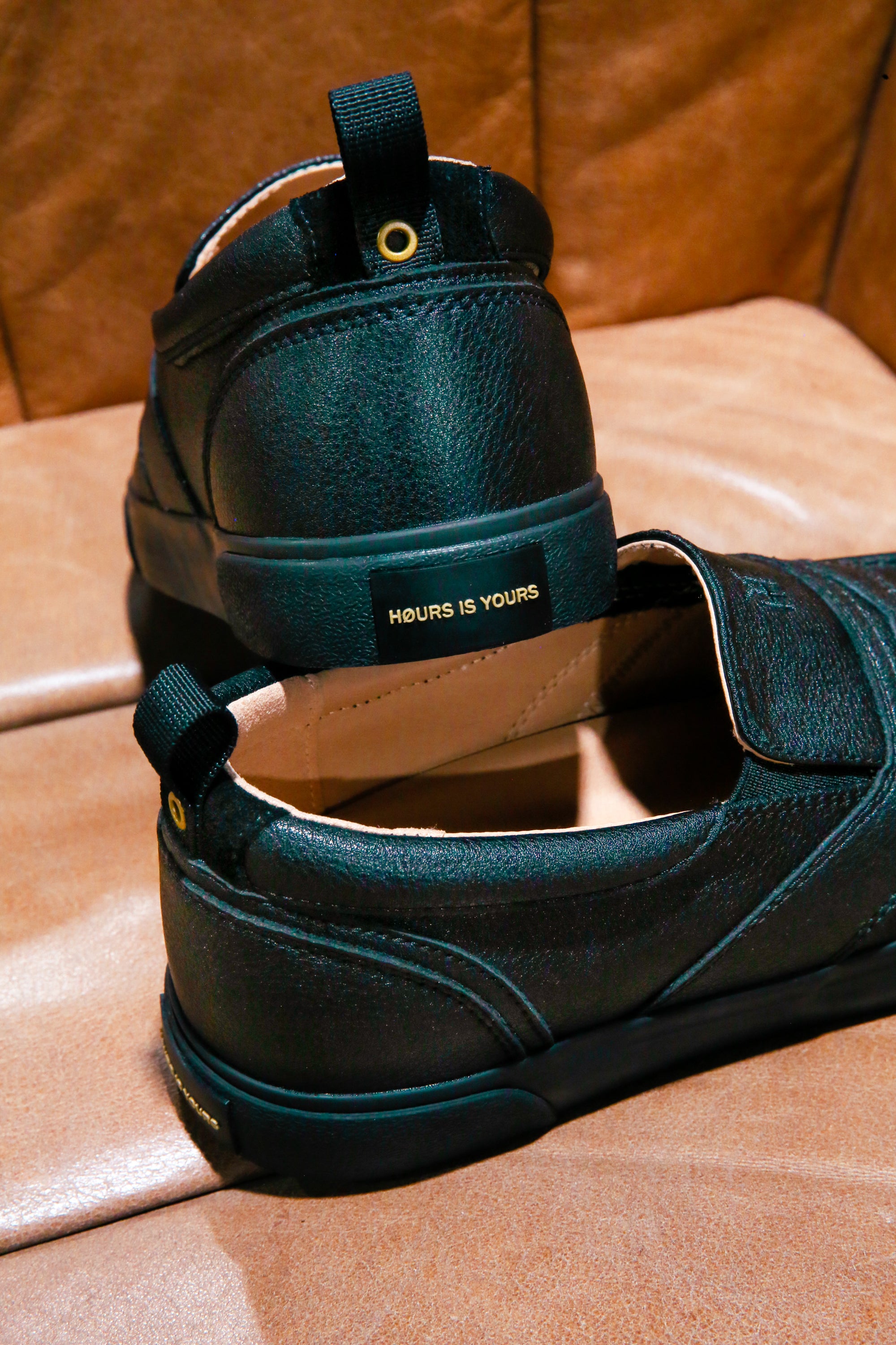 COHIBA SL30 — MATTE BLACK TUMBLED LEATHER